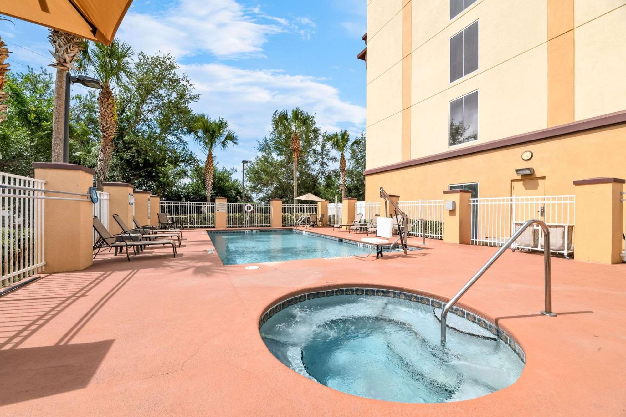 Comfort Suites Orlando Airport מראה חיצוני תמונה